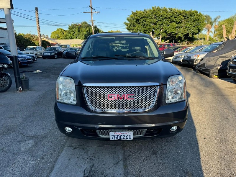 GMC Yukon Vehicle Full-screen Gallery Image 8