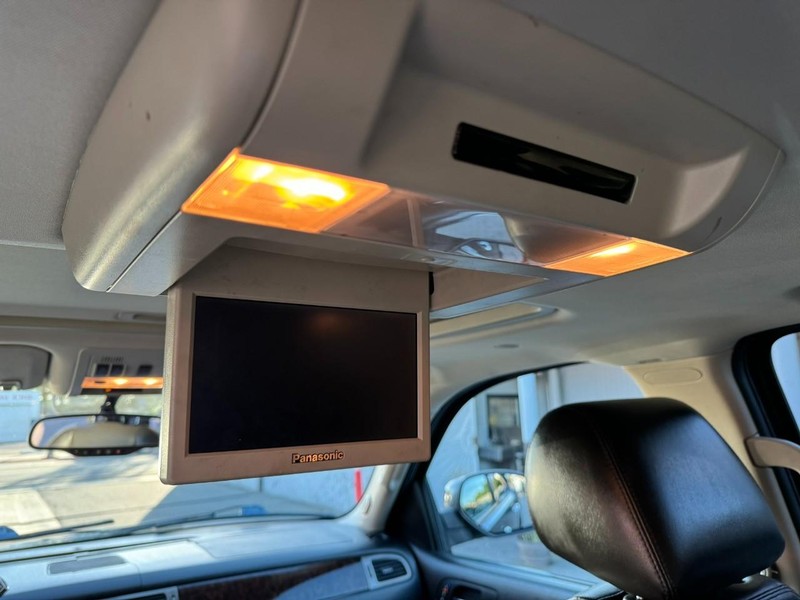 GMC Yukon Vehicle Full-screen Gallery Image 17