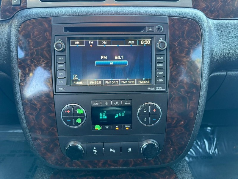 GMC Yukon Vehicle Full-screen Gallery Image 22
