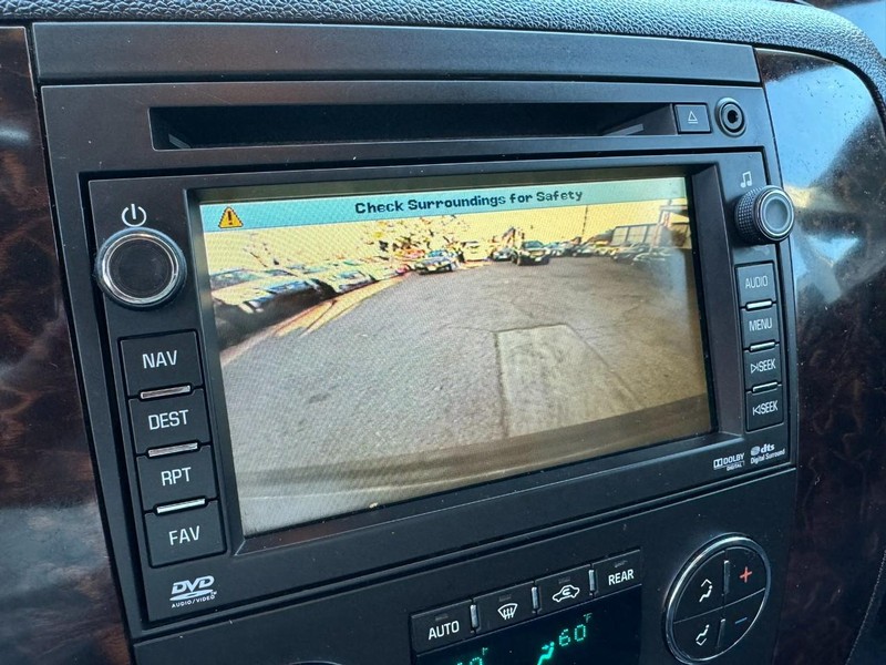 GMC Yukon Vehicle Full-screen Gallery Image 27