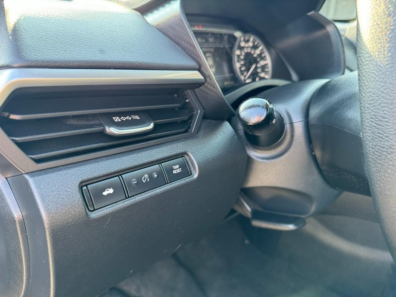 Nissan Altima Vehicle Full-screen Gallery Image 15