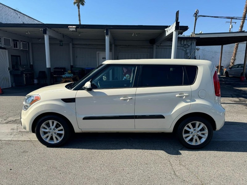 Kia Soul Vehicle Full-screen Gallery Image 2