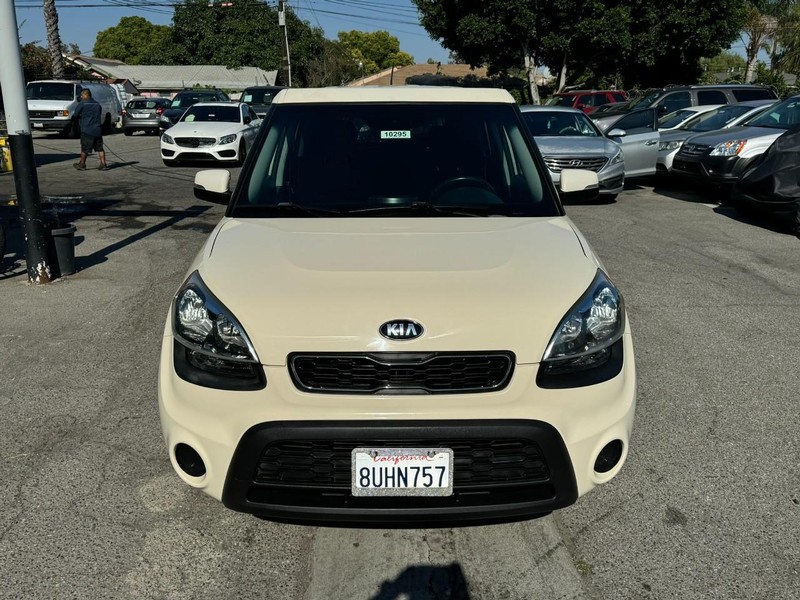 Kia Soul Vehicle Full-screen Gallery Image 8