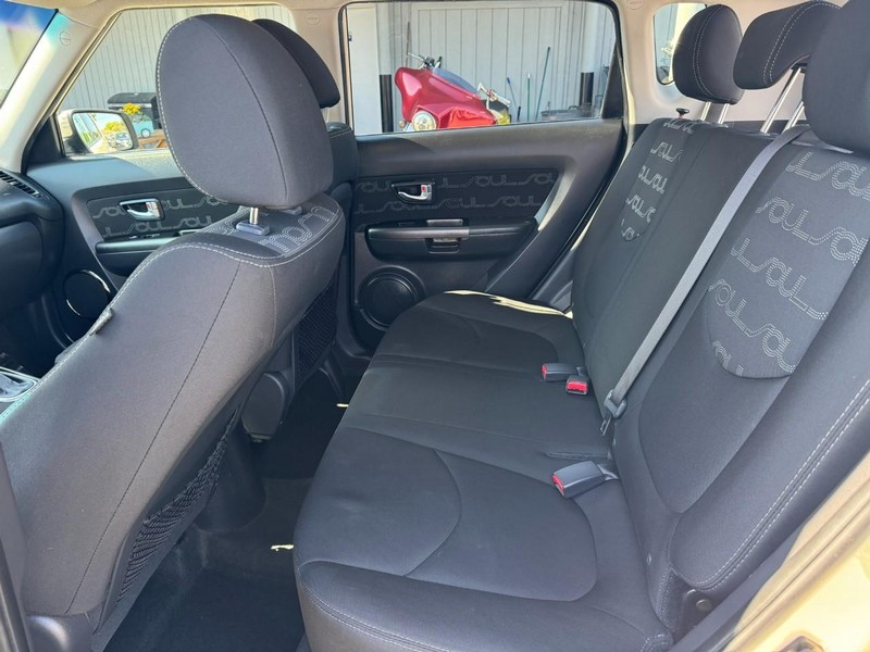 Kia Soul Vehicle Full-screen Gallery Image 10