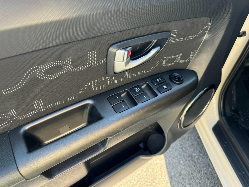 Kia Soul Vehicle Full-screen Gallery Image 12
