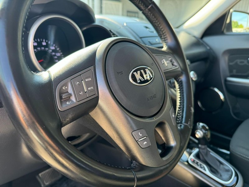 Kia Soul Vehicle Full-screen Gallery Image 15