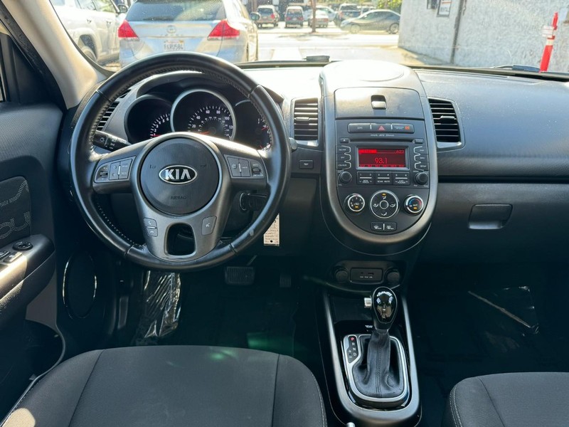 Kia Soul Vehicle Full-screen Gallery Image 19
