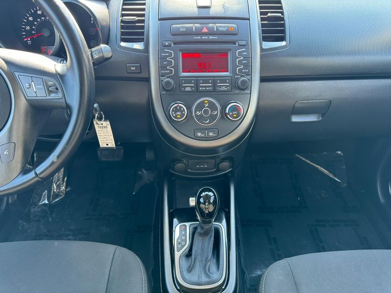 Kia Soul Vehicle Full-screen Gallery Image 20