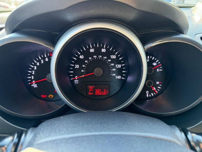 Kia Soul Vehicle Full-screen Gallery Image 23