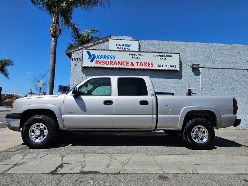 Chevrolet Silverado 2500 Crew Cab Vehicle Full-screen Gallery Image 2
