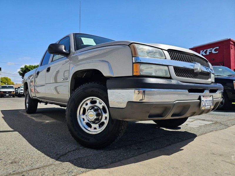 Chevrolet Silverado 2500 Crew Cab Vehicle Full-screen Gallery Image 6