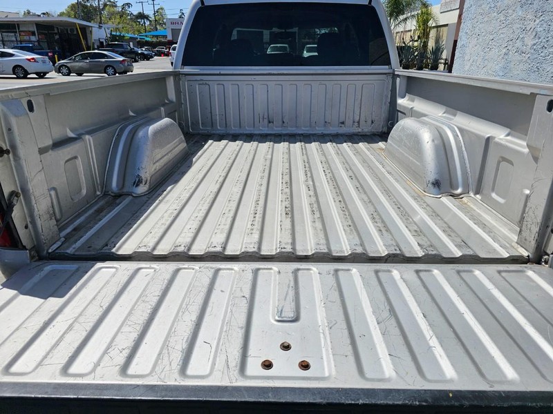 Chevrolet Silverado 2500 Crew Cab Vehicle Full-screen Gallery Image 26
