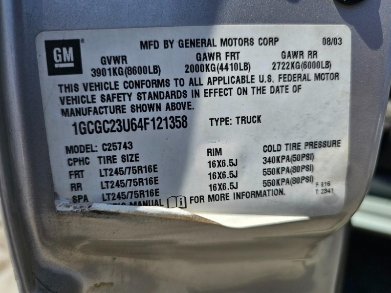 Chevrolet Silverado 2500 Crew Cab Vehicle Full-screen Gallery Image 28