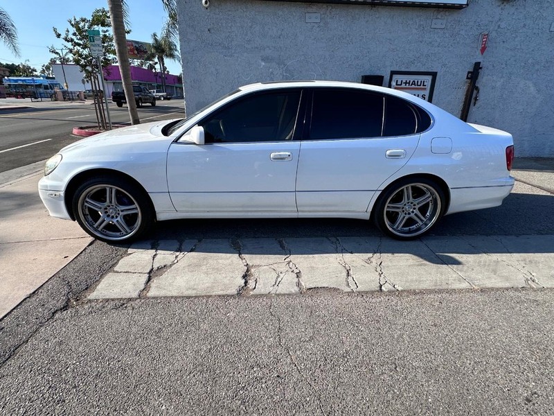 Lexus GS 300 Vehicle Full-screen Gallery Image 2