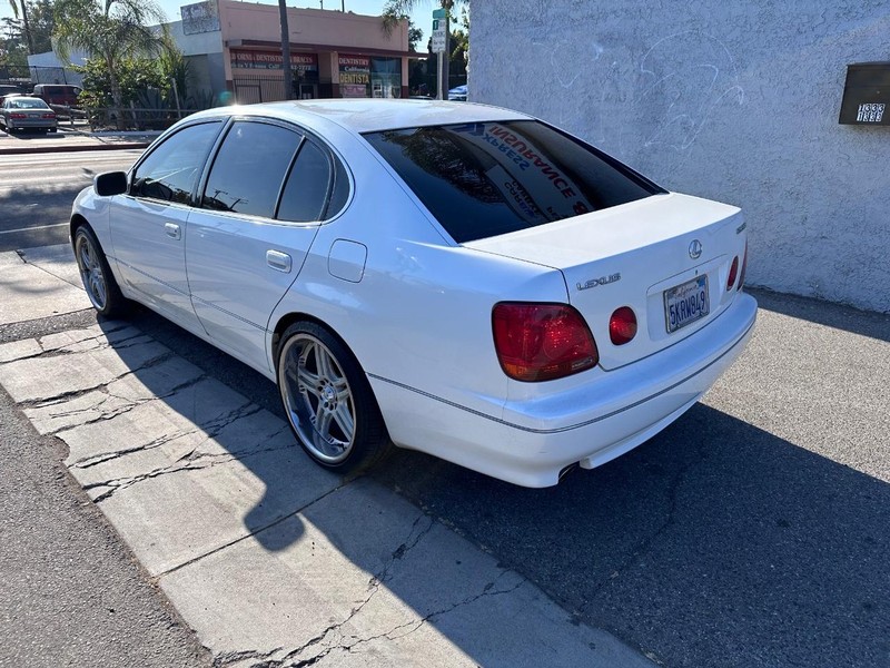 Lexus GS 300 Vehicle Full-screen Gallery Image 3