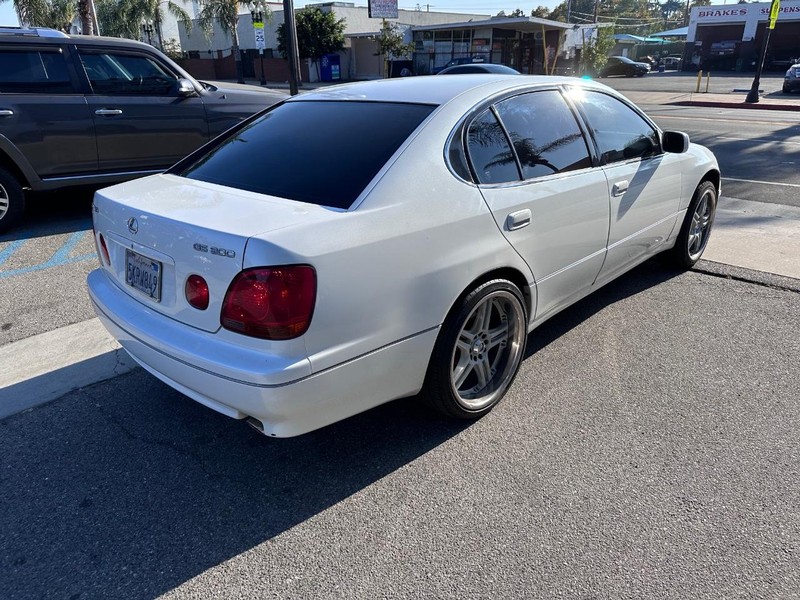 Lexus GS 300 Vehicle Full-screen Gallery Image 5