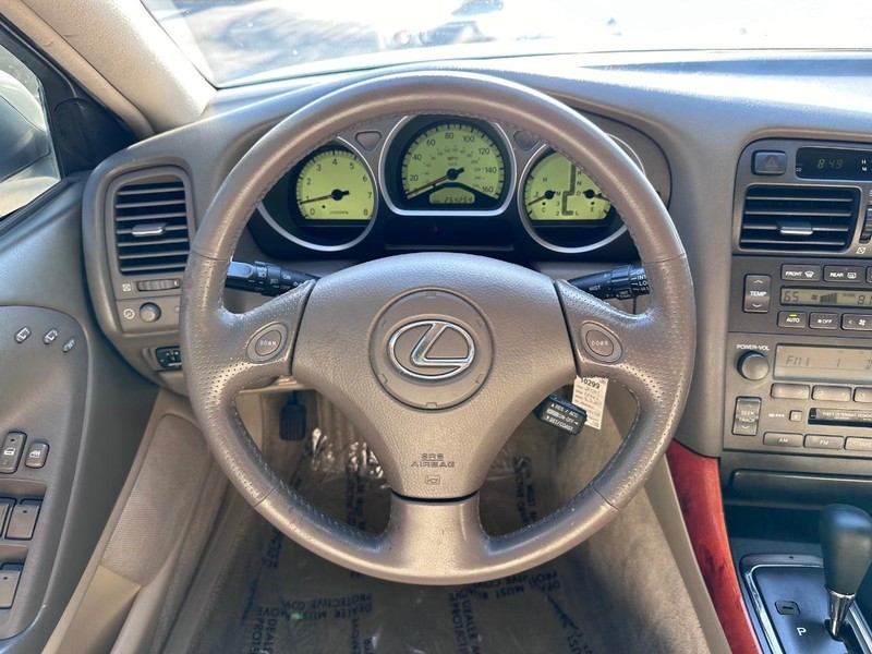 Lexus GS 300 Vehicle Full-screen Gallery Image 18