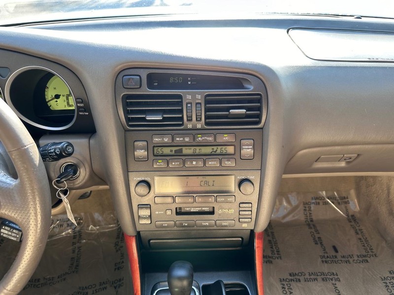 Lexus GS 300 Vehicle Full-screen Gallery Image 19