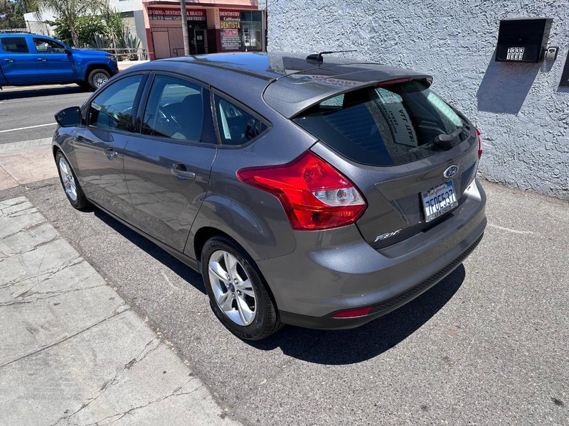 Ford Focus Vehicle Full-screen Gallery Image 3