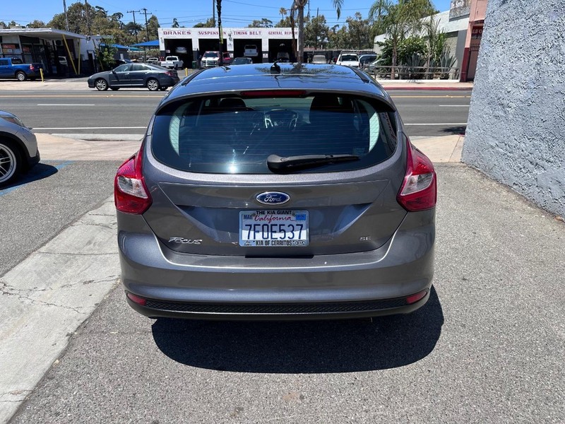 Ford Focus Vehicle Full-screen Gallery Image 4