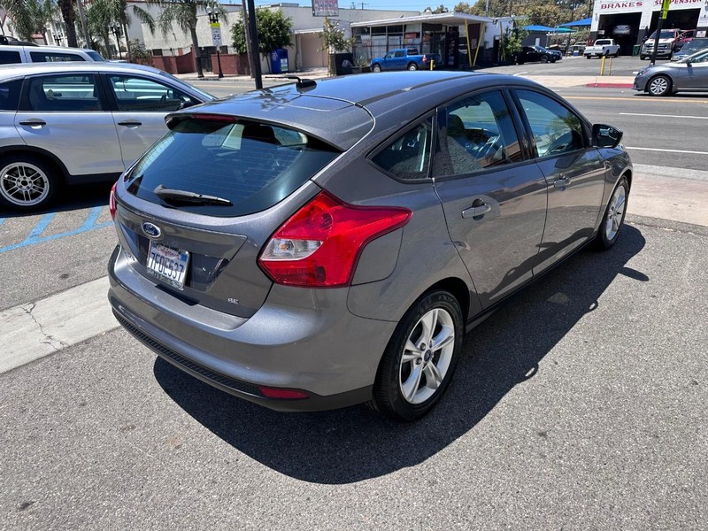 Ford Focus Vehicle Full-screen Gallery Image 5
