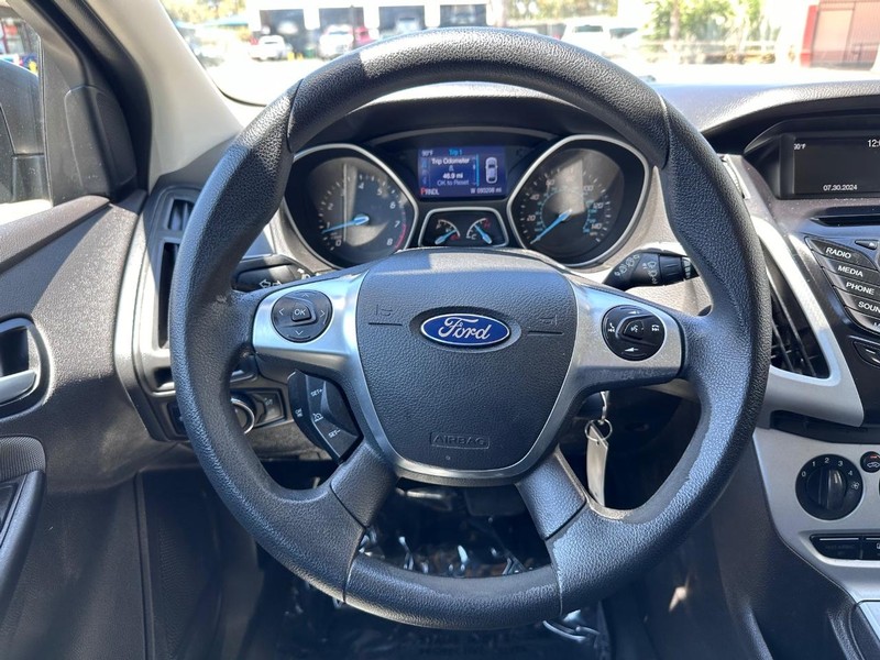 Ford Focus Vehicle Full-screen Gallery Image 16