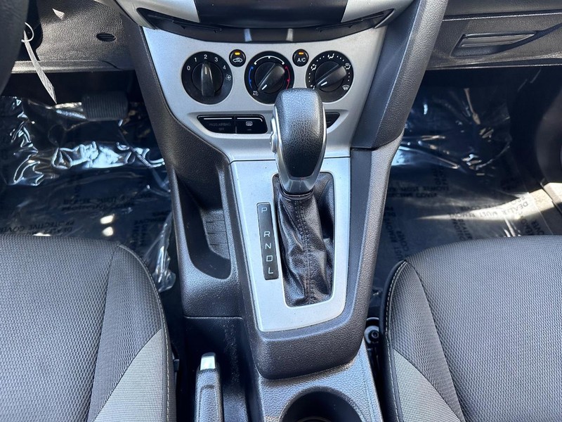 Ford Focus Vehicle Full-screen Gallery Image 18