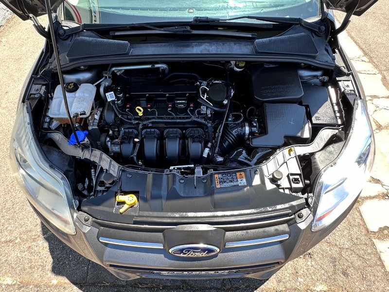 Ford Focus Vehicle Full-screen Gallery Image 25