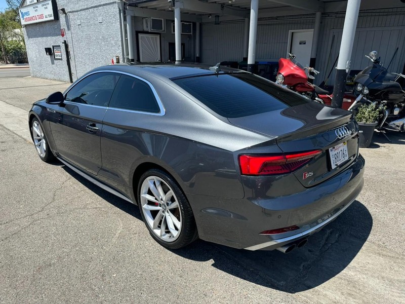Audi S5 Coupe Vehicle Full-screen Gallery Image 3