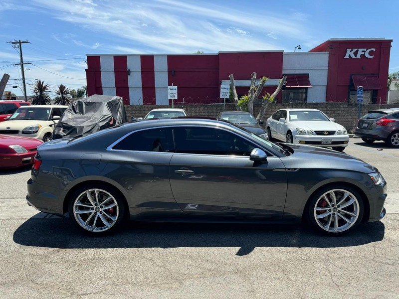 Audi S5 Coupe Vehicle Full-screen Gallery Image 6