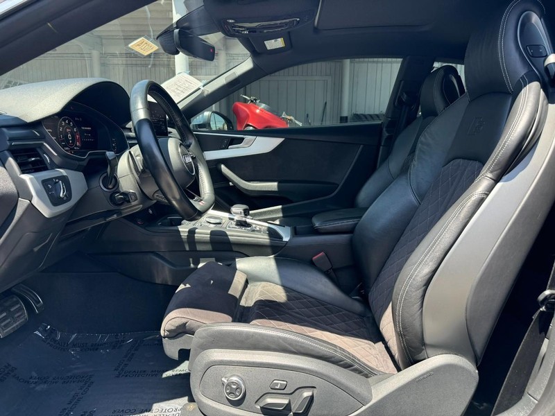 Audi S5 Coupe Vehicle Full-screen Gallery Image 10