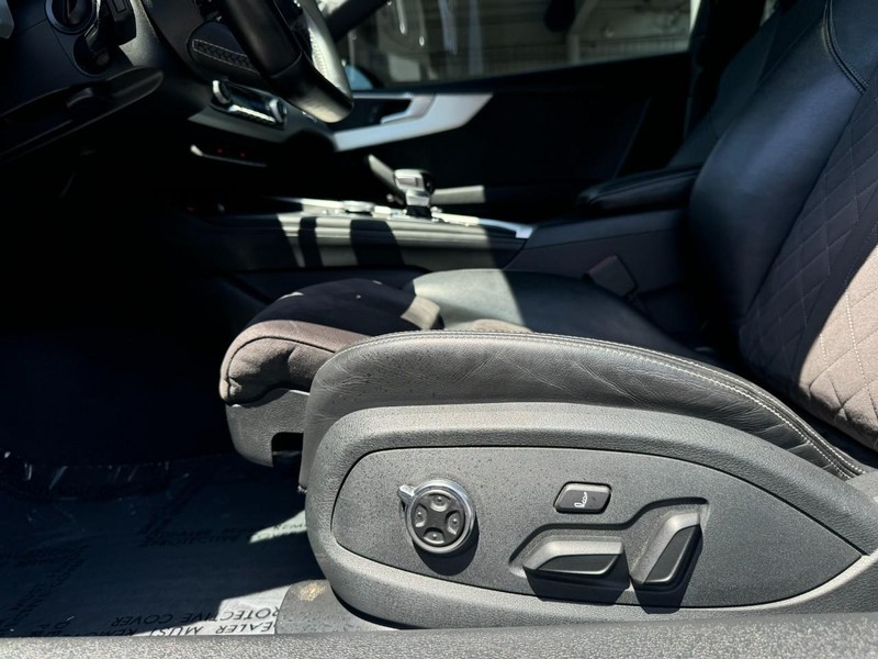 Audi S5 Coupe Vehicle Full-screen Gallery Image 14