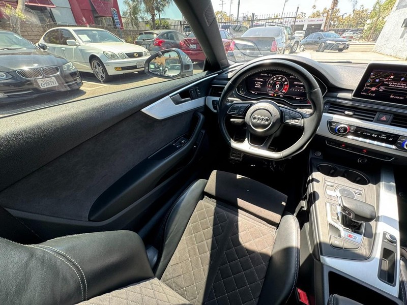 Audi S5 Coupe Vehicle Full-screen Gallery Image 18