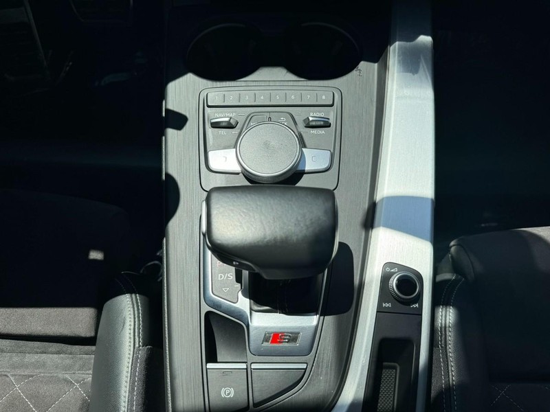 Audi S5 Coupe Vehicle Full-screen Gallery Image 22
