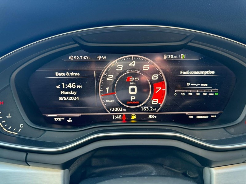 Audi S5 Coupe Vehicle Full-screen Gallery Image 24