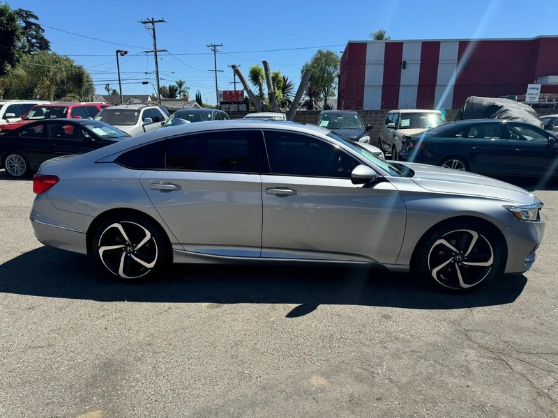Honda Accord Sedan Vehicle Full-screen Gallery Image 6