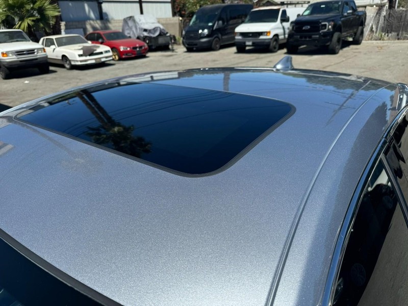 Honda Accord Sedan Vehicle Full-screen Gallery Image 9