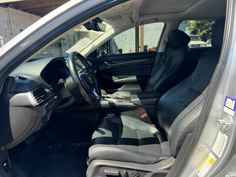 Honda Accord Sedan Vehicle Full-screen Gallery Image 10