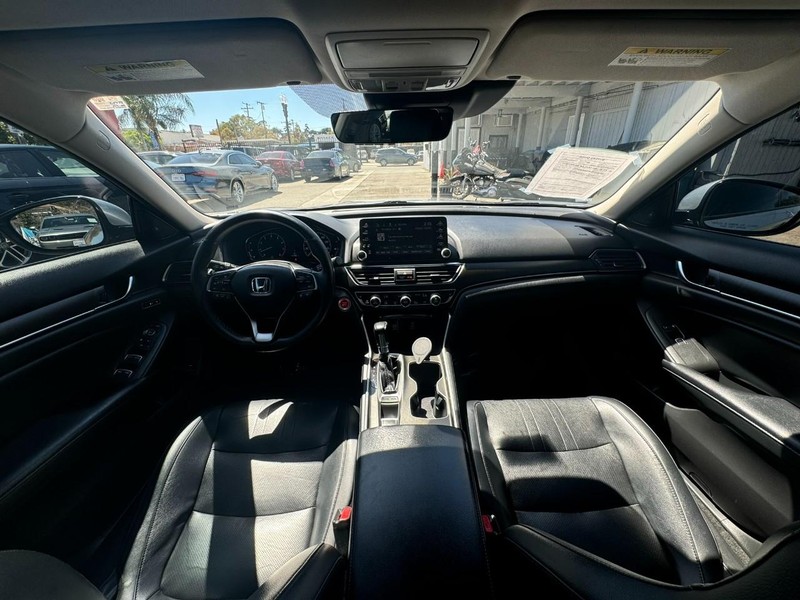 Honda Accord Sedan Vehicle Full-screen Gallery Image 17