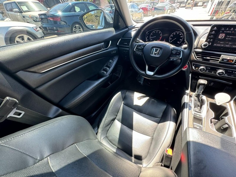 Honda Accord Sedan Vehicle Full-screen Gallery Image 18
