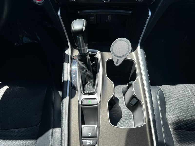 Honda Accord Sedan Vehicle Full-screen Gallery Image 22