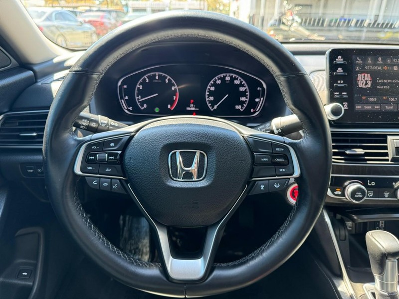 Honda Accord Sedan Vehicle Full-screen Gallery Image 23