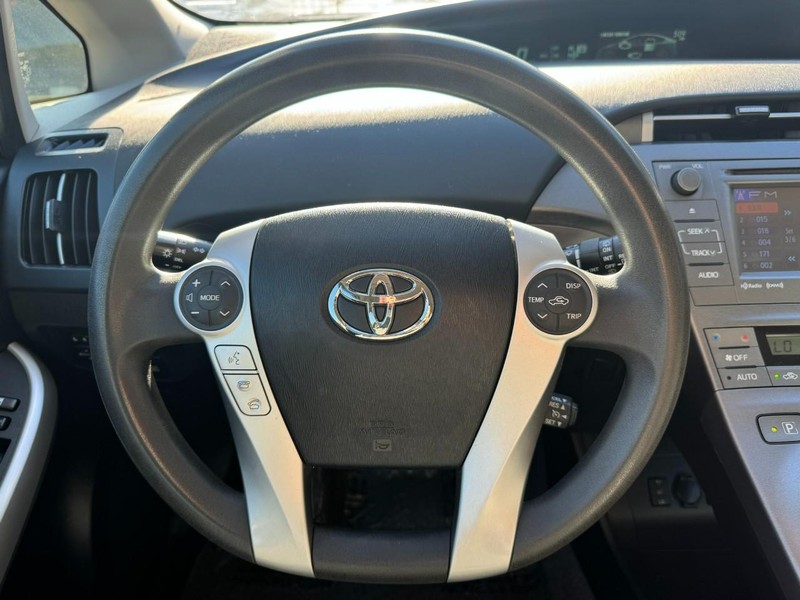 Toyota Prius Plug-In Vehicle Full-screen Gallery Image 21