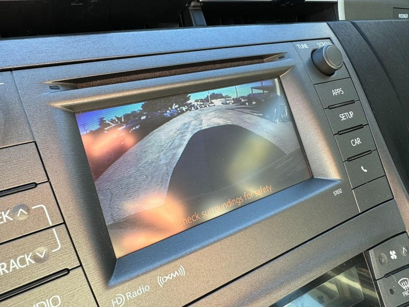 Toyota Prius Plug-In Vehicle Full-screen Gallery Image 22