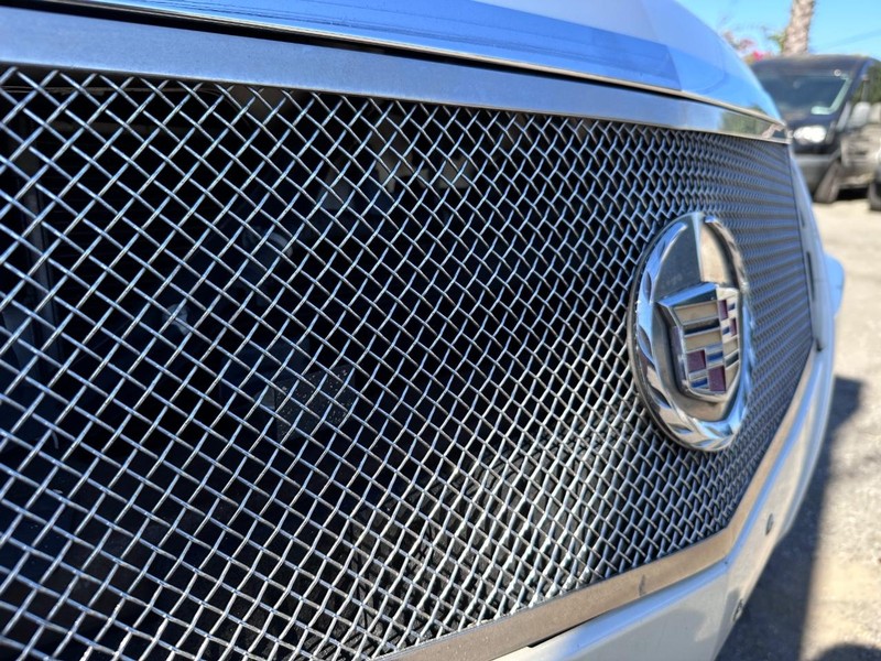 Cadillac CTS Coupe Vehicle Full-screen Gallery Image 12