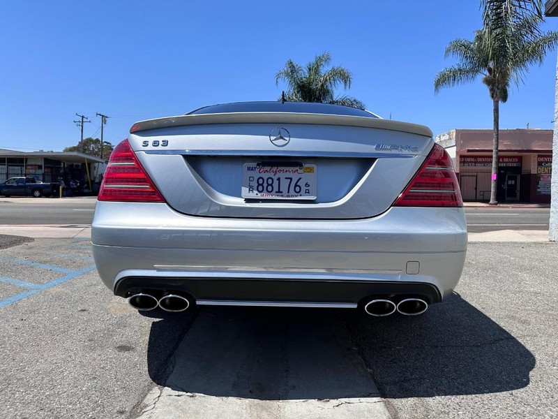 Mercedes-Benz S-Class Vehicle Full-screen Gallery Image 4