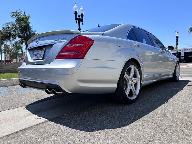 Mercedes-Benz S-Class Vehicle Full-screen Gallery Image 5