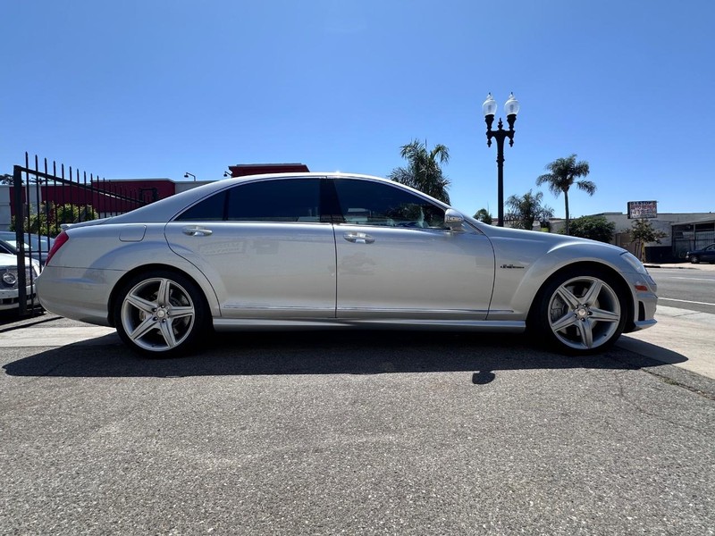 Mercedes-Benz S-Class Vehicle Full-screen Gallery Image 6