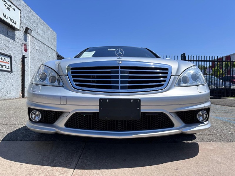 Mercedes-Benz S-Class Vehicle Full-screen Gallery Image 8