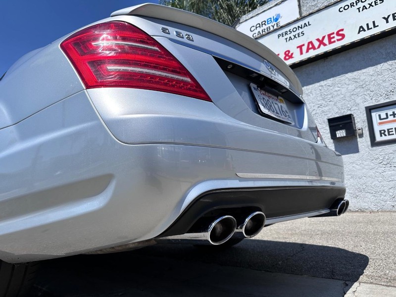 Mercedes-Benz S-Class Vehicle Full-screen Gallery Image 14